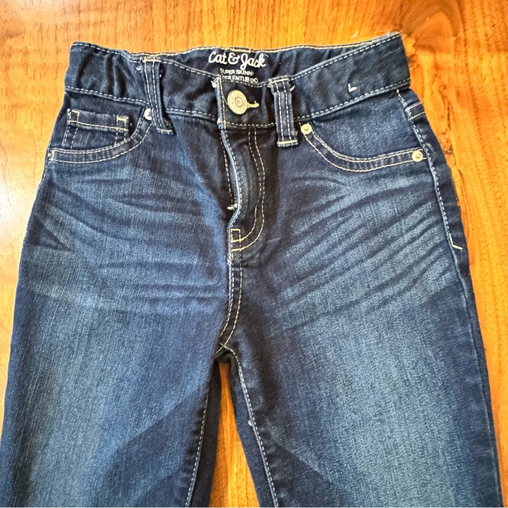 Bundle of 2 Cat & Jack Dark and Lt. Blue Adjustable Waist Jeans. Size Kid’s 6. - Picture 4 of 13
